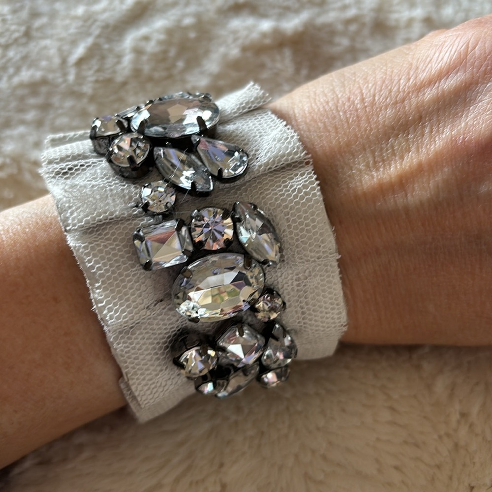 Selling 5 bracelets as a set. Gorgeous alone or wear multiple. See pics !